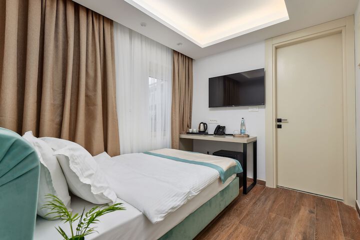 Room 9 of 48
