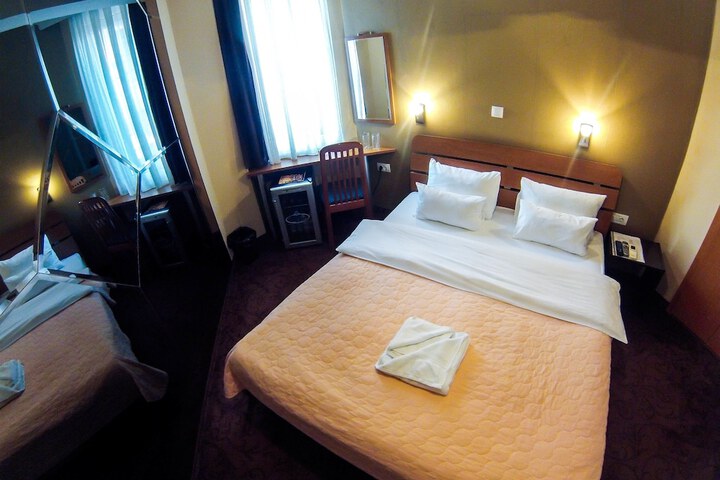 Room 14 of 64