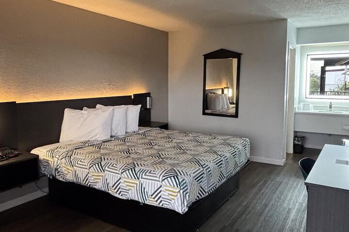 Room 9 of 21