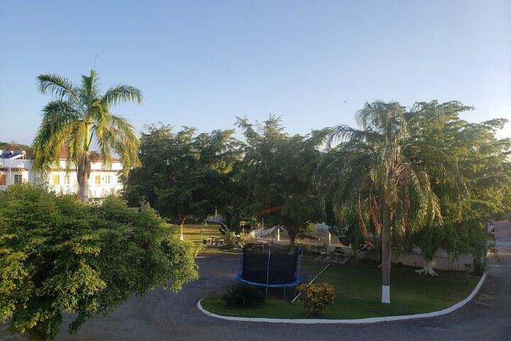 Hotel Exterior 62 of 78