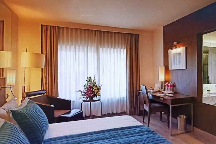Room 11 of 22