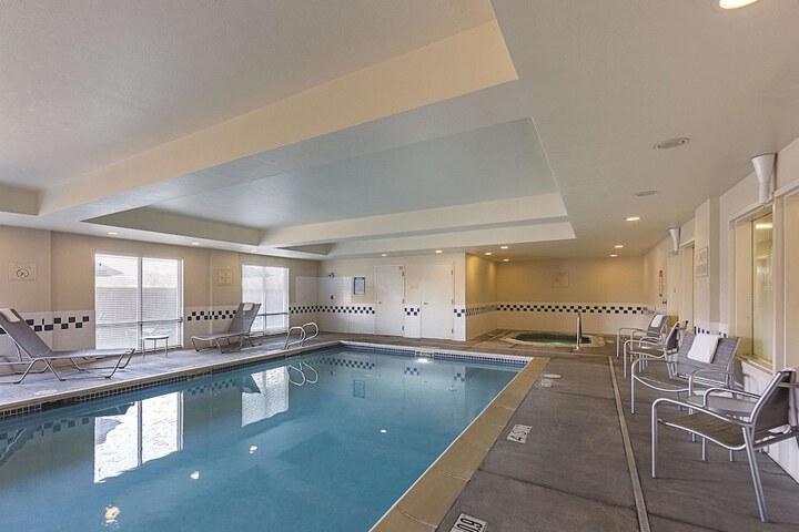 Pool 24 of 40