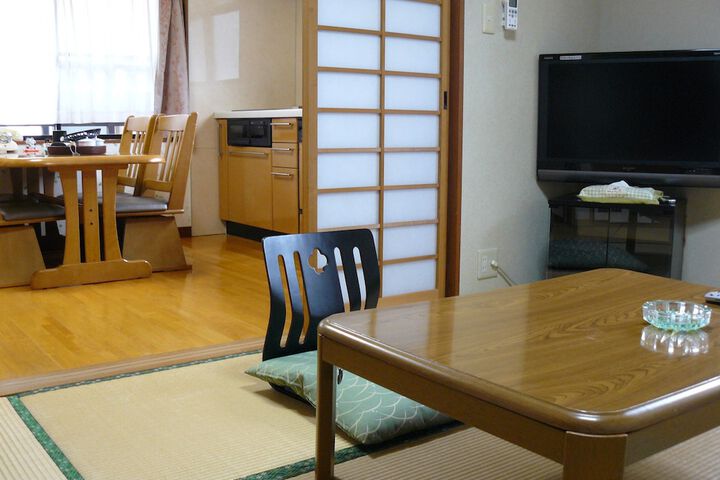Room 8 of 33