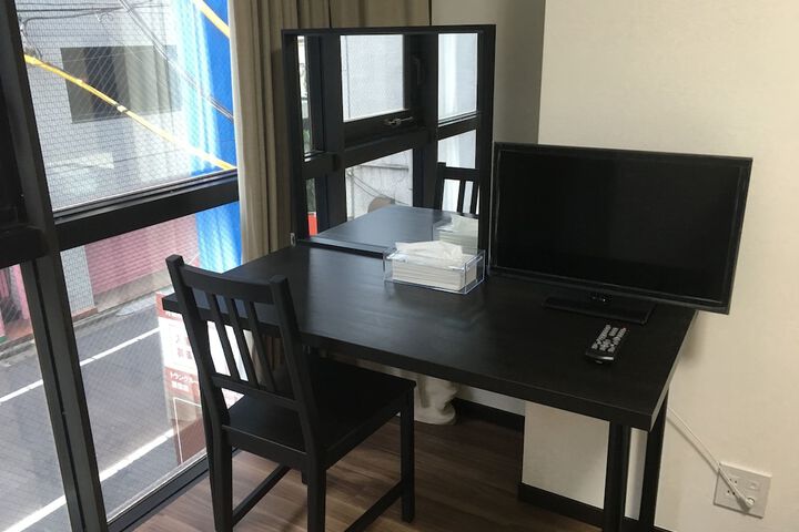 Room 10 of 19