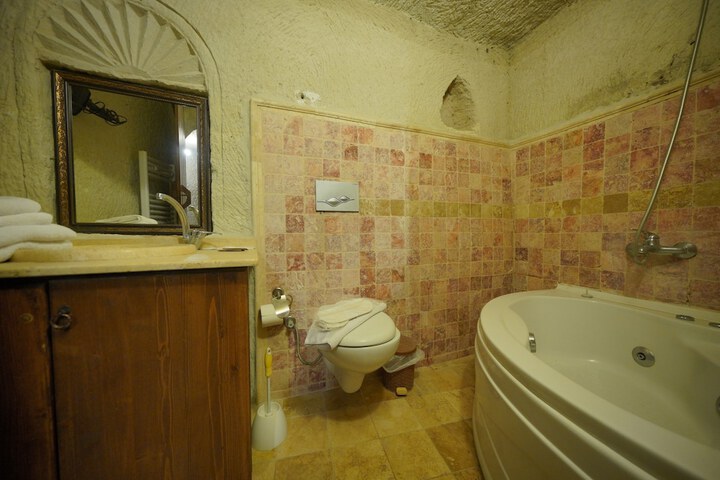 Room 65 of 83