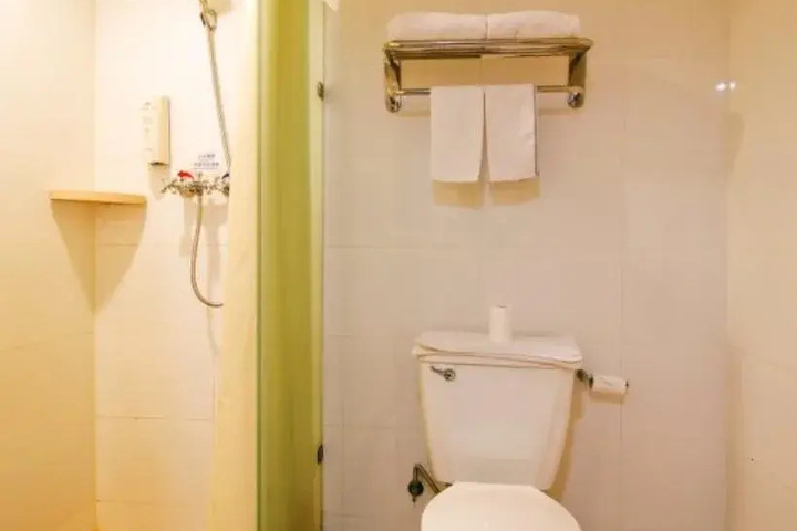 Room 7 of 8