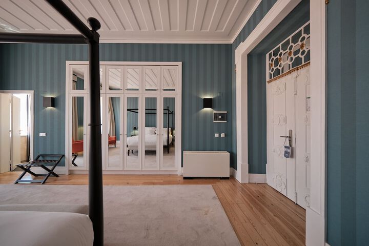 Room 18 of 157