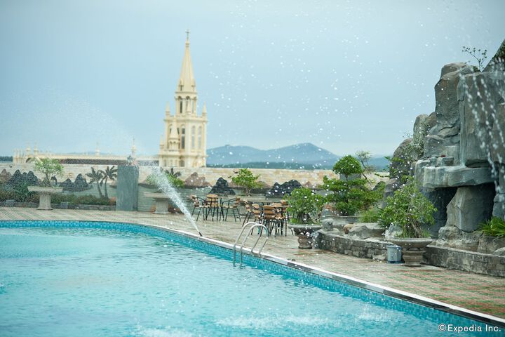Hotel Pool