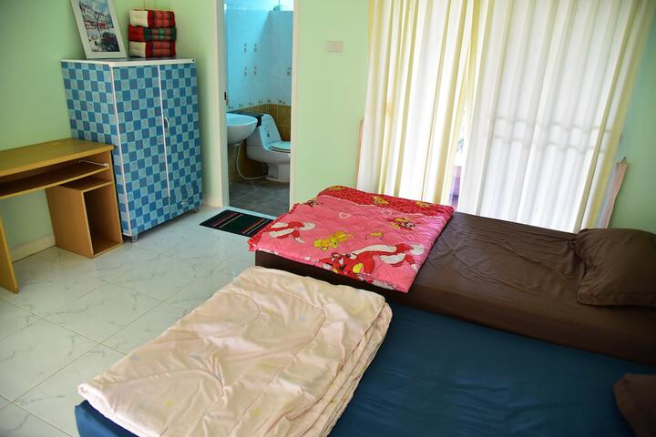 Room 10 of 34