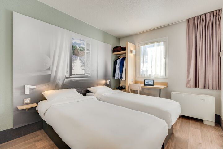 Room 6 of 52