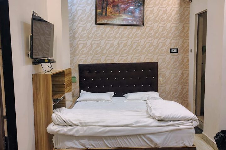 Room 5 of 22