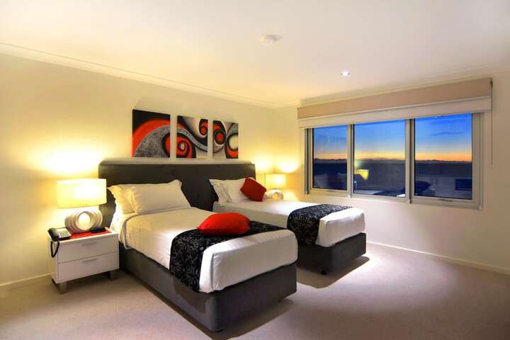 Room 10 of 38