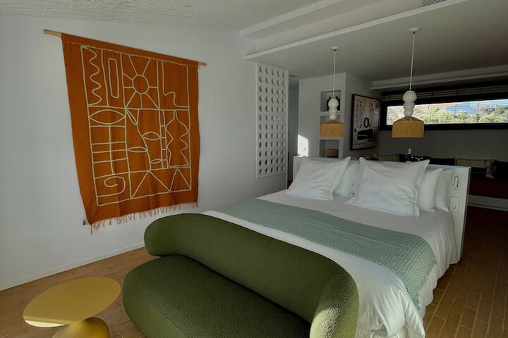 Room 14 of 80