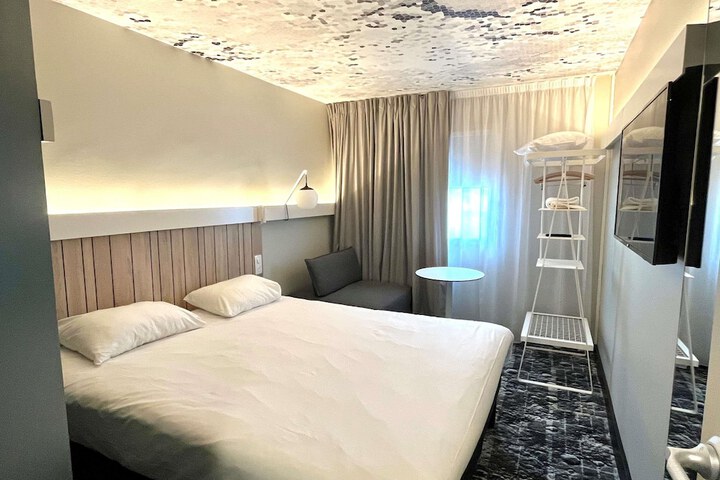 Room 3 of 57