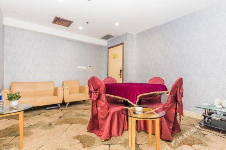 Qiantu Business Hotel(San Shui Guang Chang Dian)