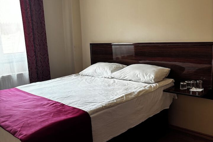 Room 6 of 23