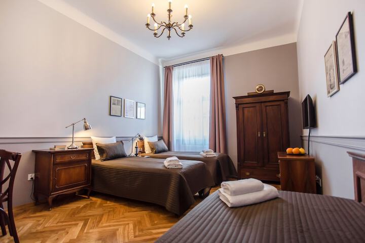 Room 5 of 97