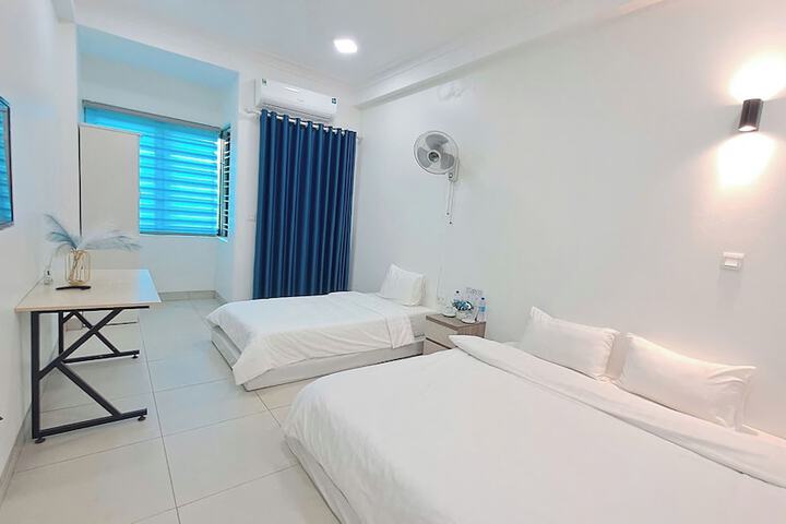 Room 9 of 32