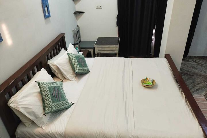 Room 9 of 31
