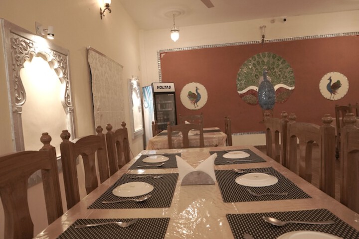 Dining 36 of 59
