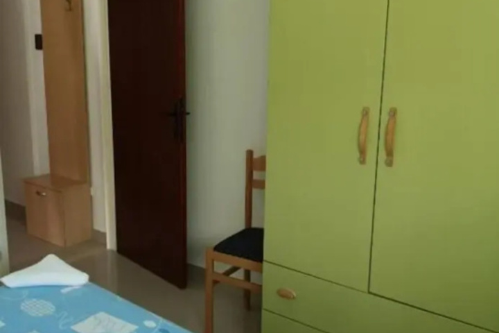 Room 5 of 17