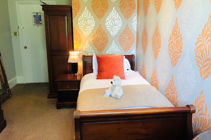 Room 15 of 36