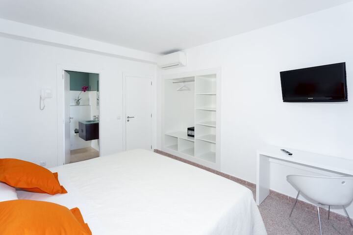 Room 3 of 26