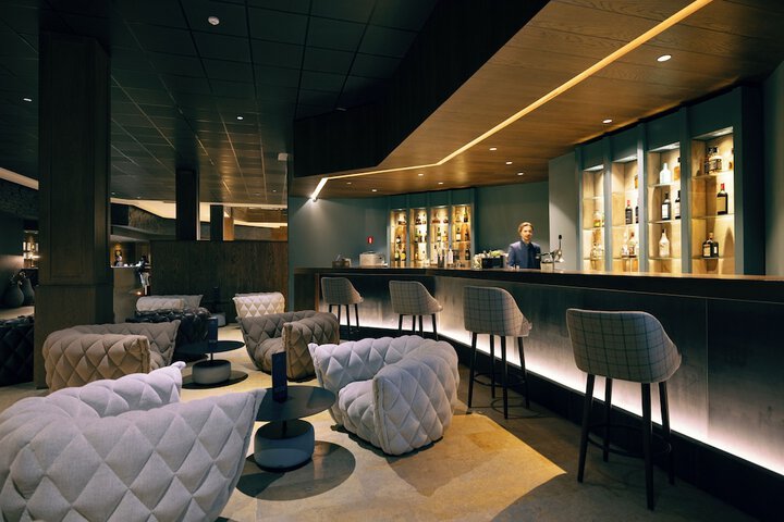Lounge 51 of 55
