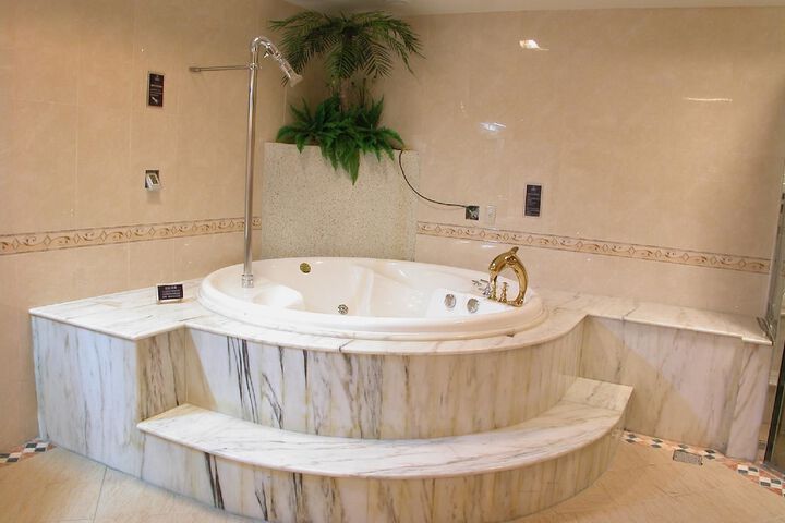 Hot Tub 35 of 51