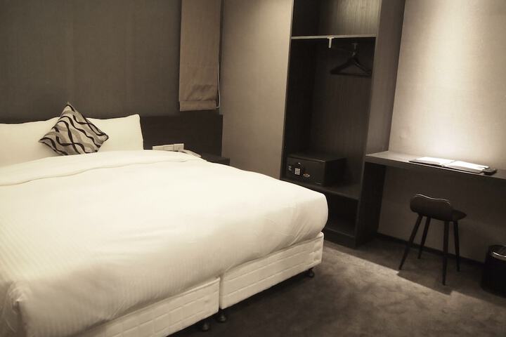 Room 18 of 68