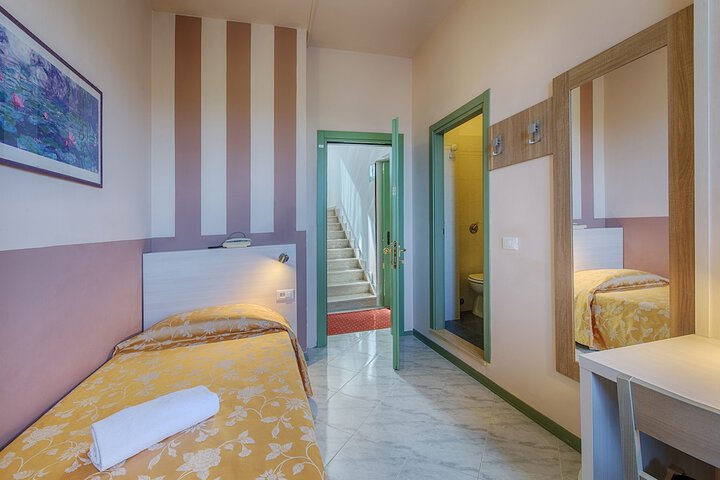Room 10 of 87