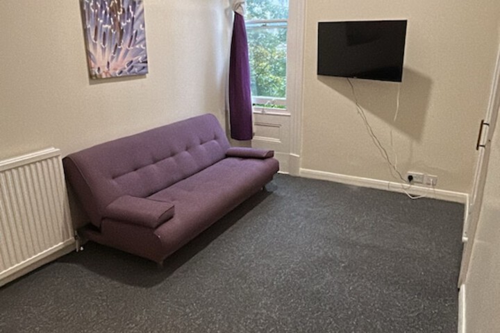 Lounge 52 of 58