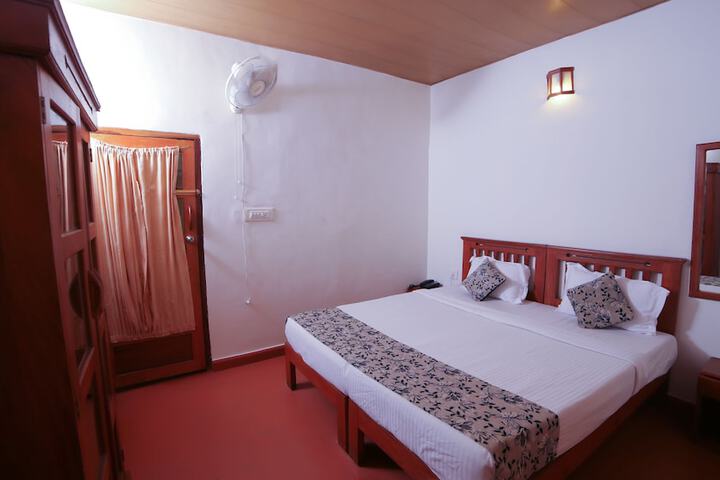 Room 4 of 28