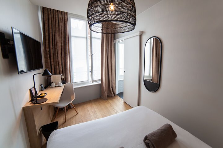 Room 10 of 47