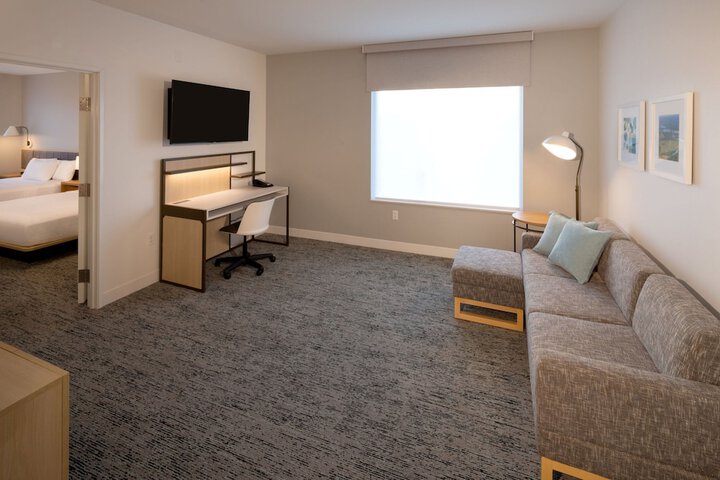 Room 13 of 33