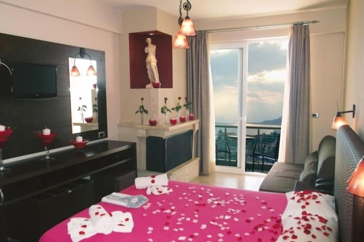 Room 15 of 60