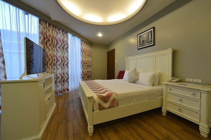 Room 8 of 90