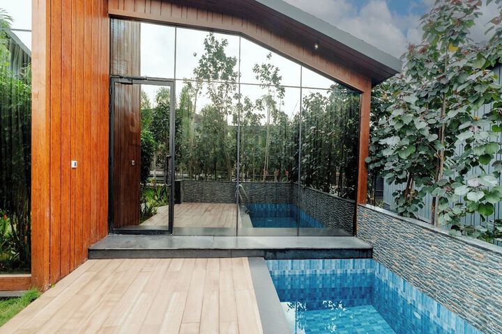 Pool 39 of 60