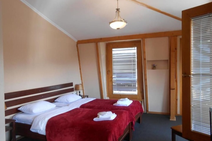 Room 15 of 33