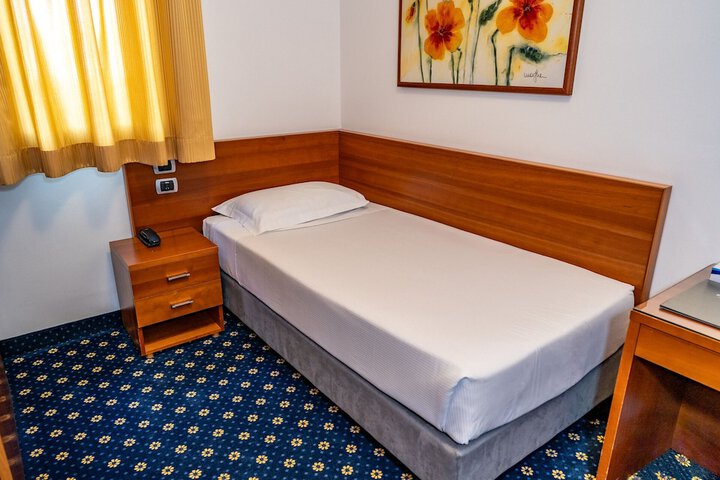 Room 5 of 28