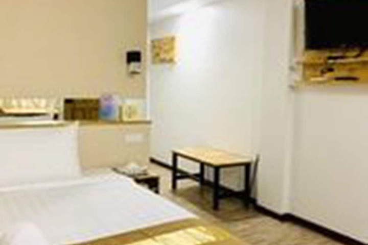 Room 3 of 34