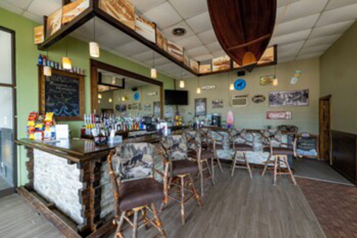 Lounge 421 of 549