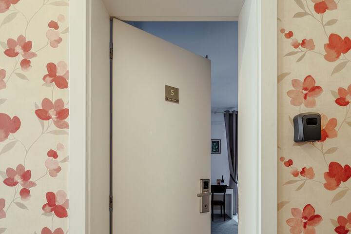 Room 19 of 97
