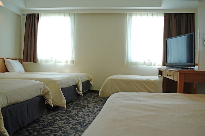 Room 5 of 40