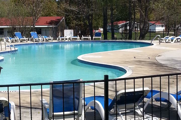 Pools & Facilities