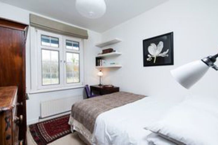 Room 14 of 27