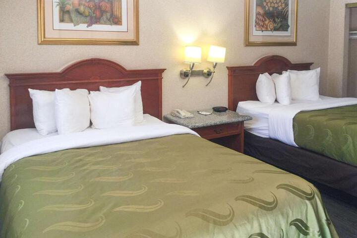 2 Queen Beds (7 of 25)