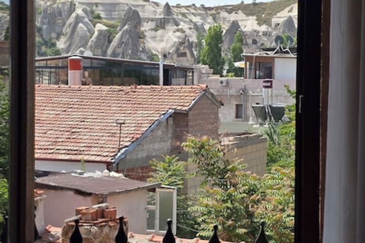 Room 18 of 244