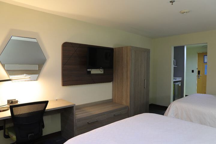 Room 22 of 114