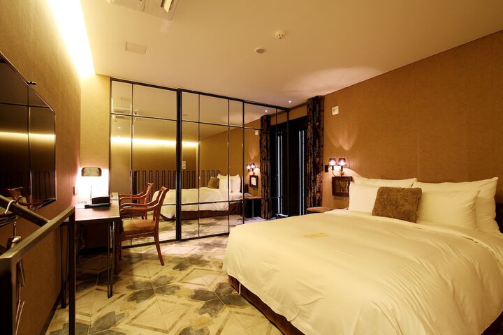 Room 15 of 141